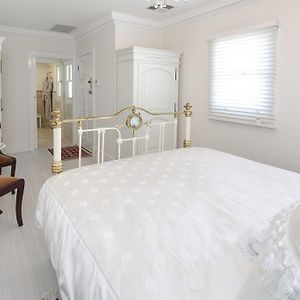 King Room Petite